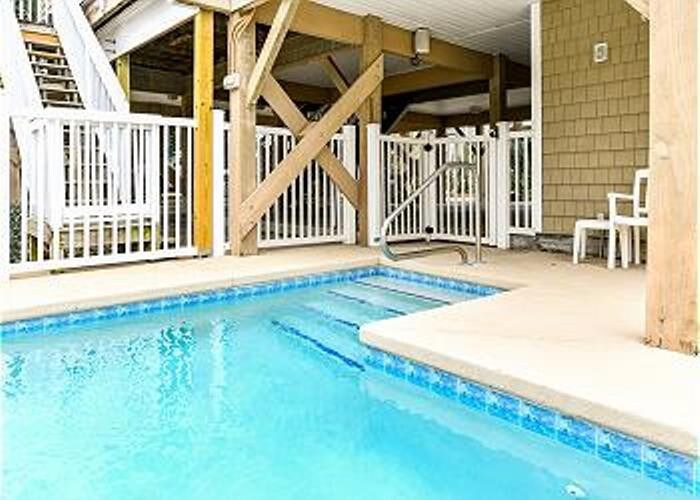 Pumphouse Across From Beach Acc 6 Bed & Bath POOL