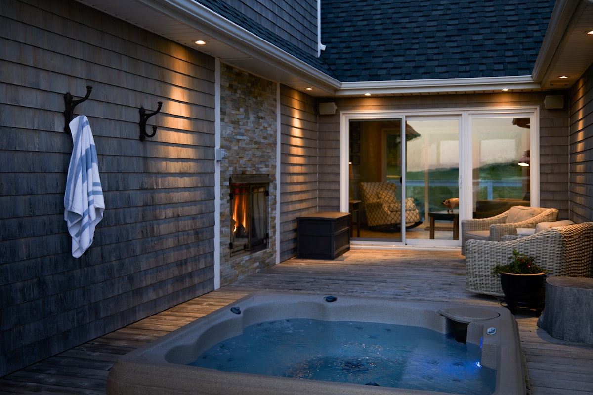 Luxury Water View Home with Hot Tub