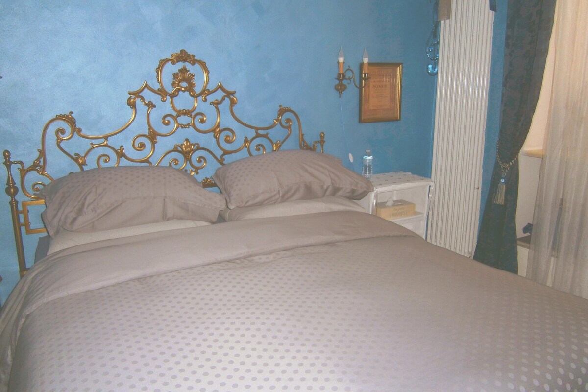 B&B le7 porte- Camera blu