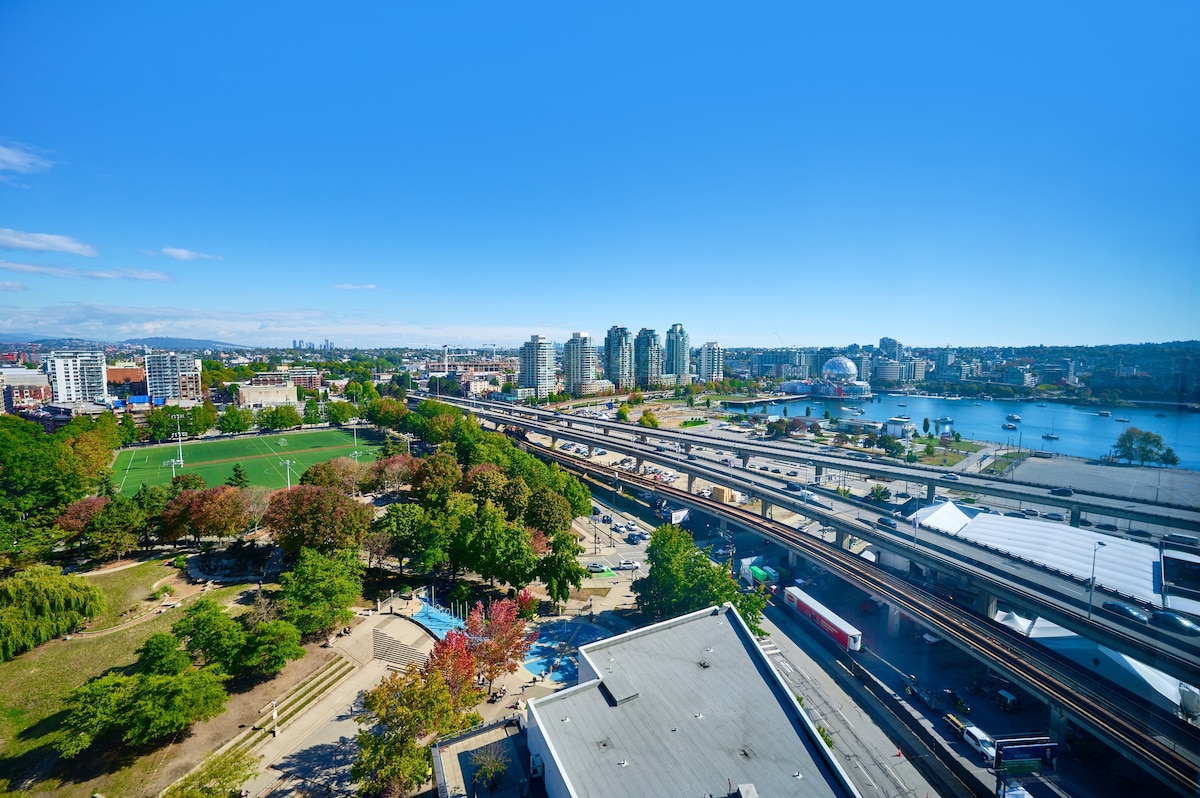 Modern 1 BDRM Condo in the Heart of DT Vancouver