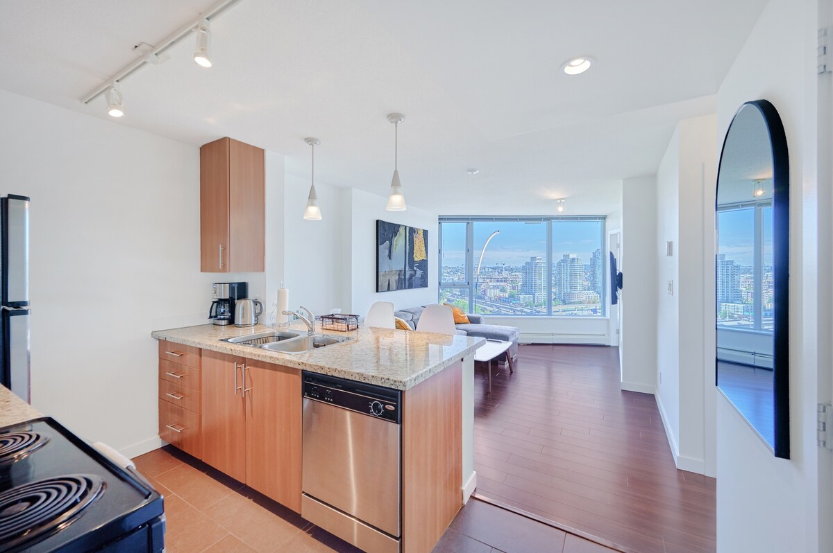 Modern 1 BDRM Condo in the Heart of DT Vancouver