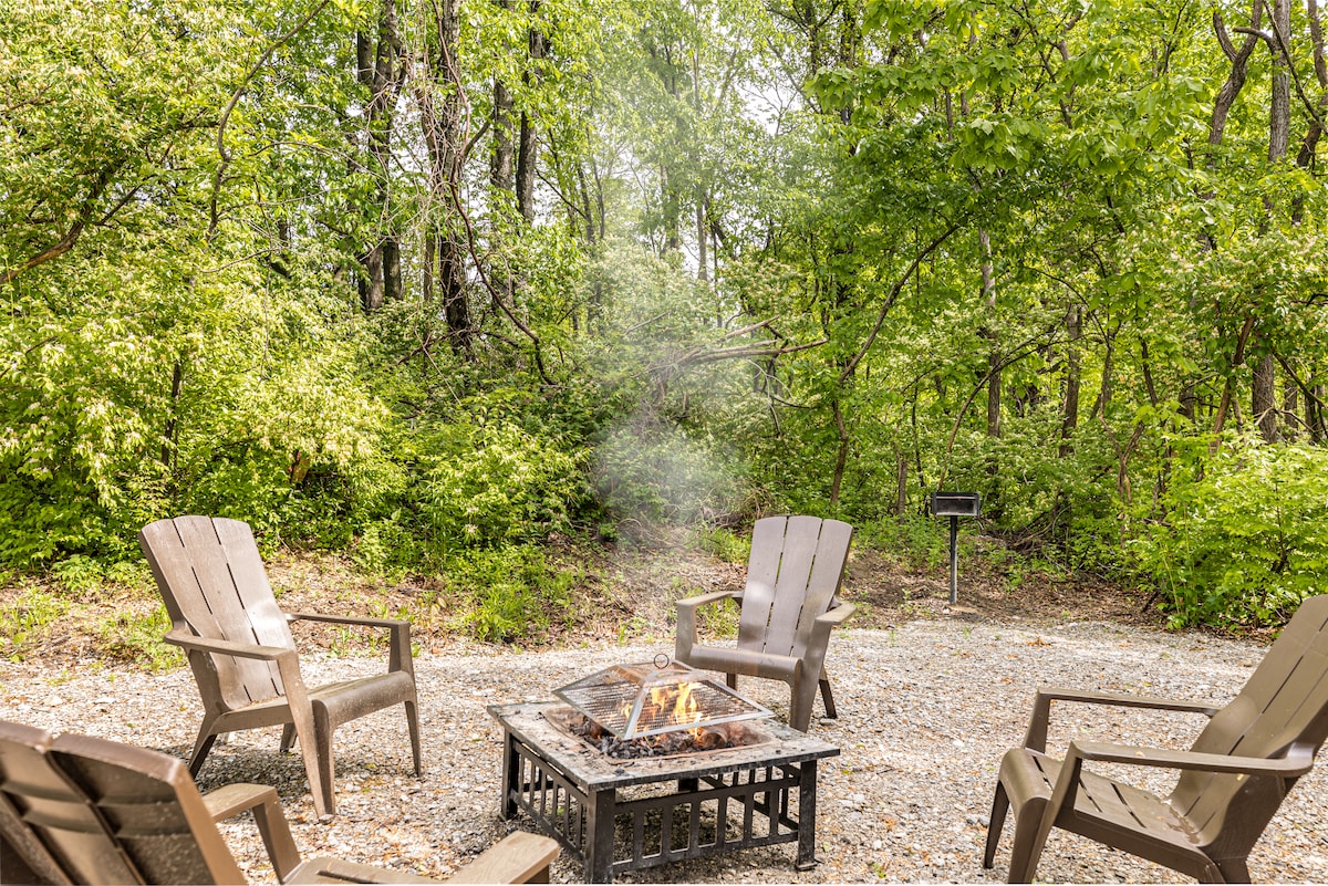 *Tiny Home In The Woods*Firepit*