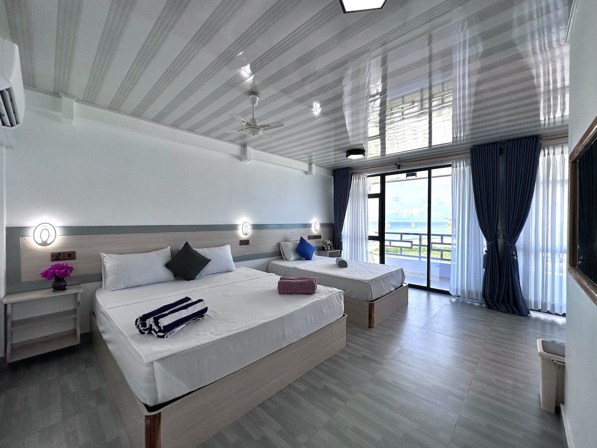 Fulidhoo Deluxe Triple Room with Sea View