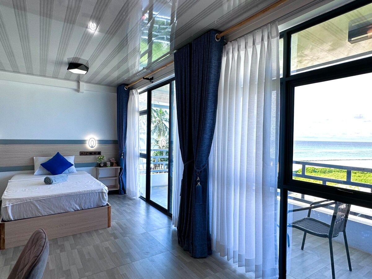 Fulidhoo Deluxe Triple Room with Sea View