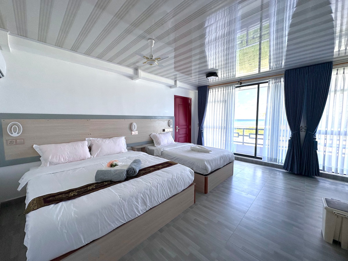 Fulidhoo Superior Triple Room Sea View