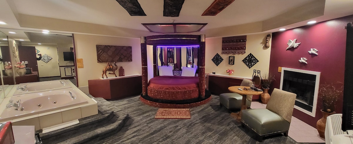 Asian Suite with Jacuzzi & Fireplace