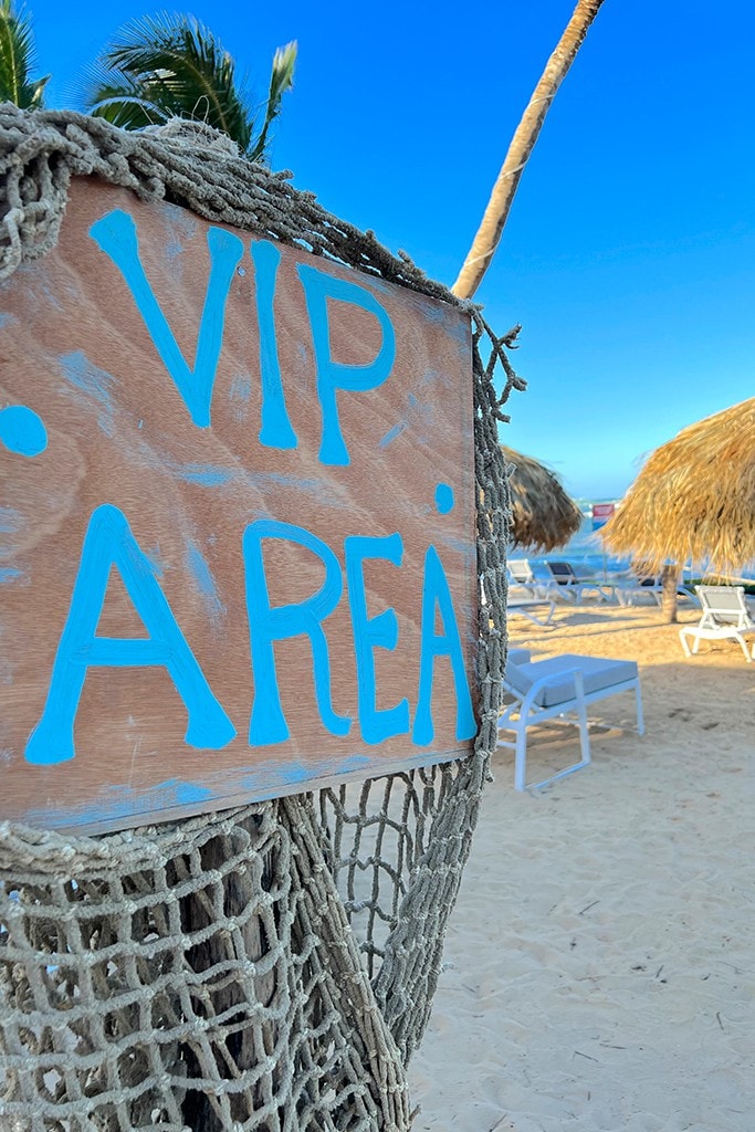 2 Rooms * VIP private Beach Area*