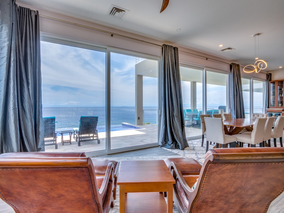 Stunning Oceanfront 5 Bed House with Infinity Pool