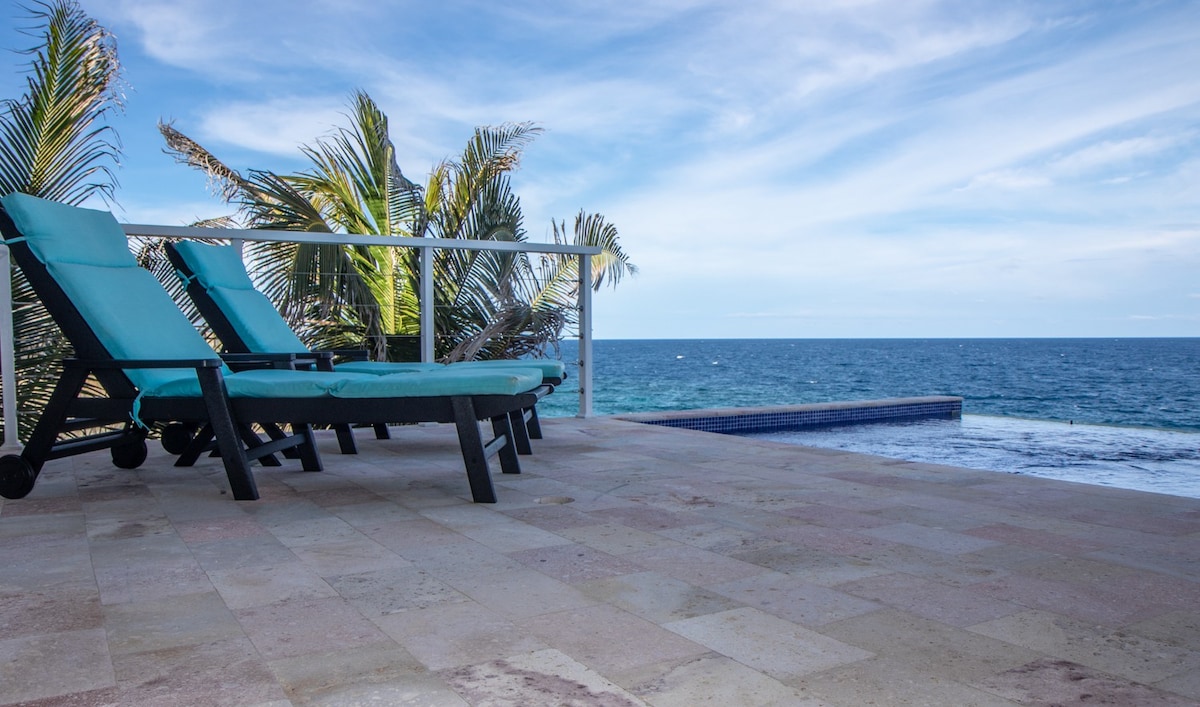 Stunning Oceanfront 5 Bed House with Infinity Pool