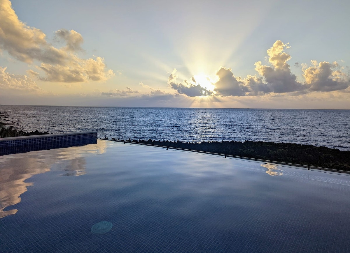 Stunning Oceanfront 5 Bed House with Infinity Pool