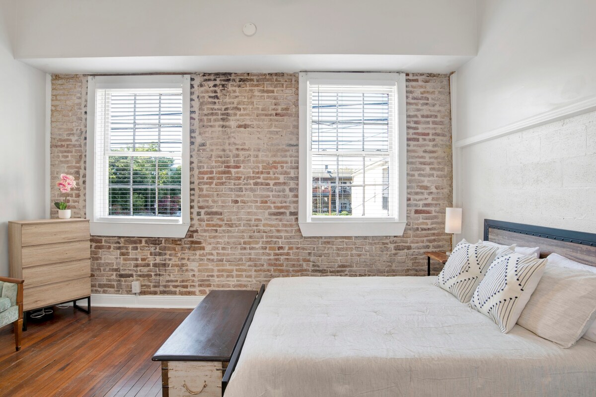 Cozy apartment in historic dtown