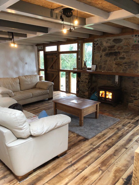 2 guest, Hobbit style, Dartmoor hillside eco home
