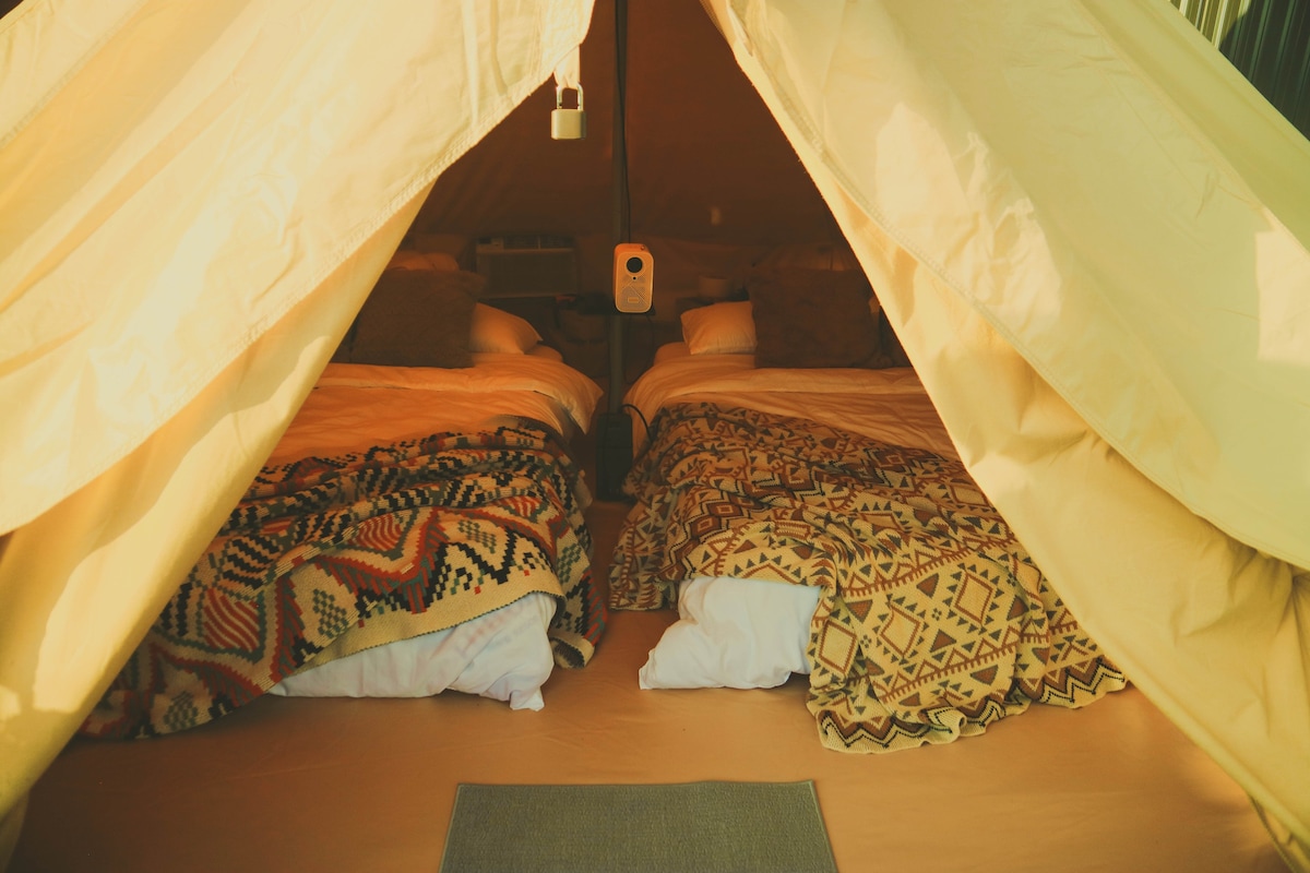 豪华露营帐篷（带按摩浴缸和ATV ） （ 2号营地）