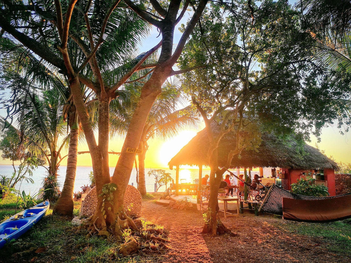 Ocean Front Bungalow, Kidoti Wild Garden