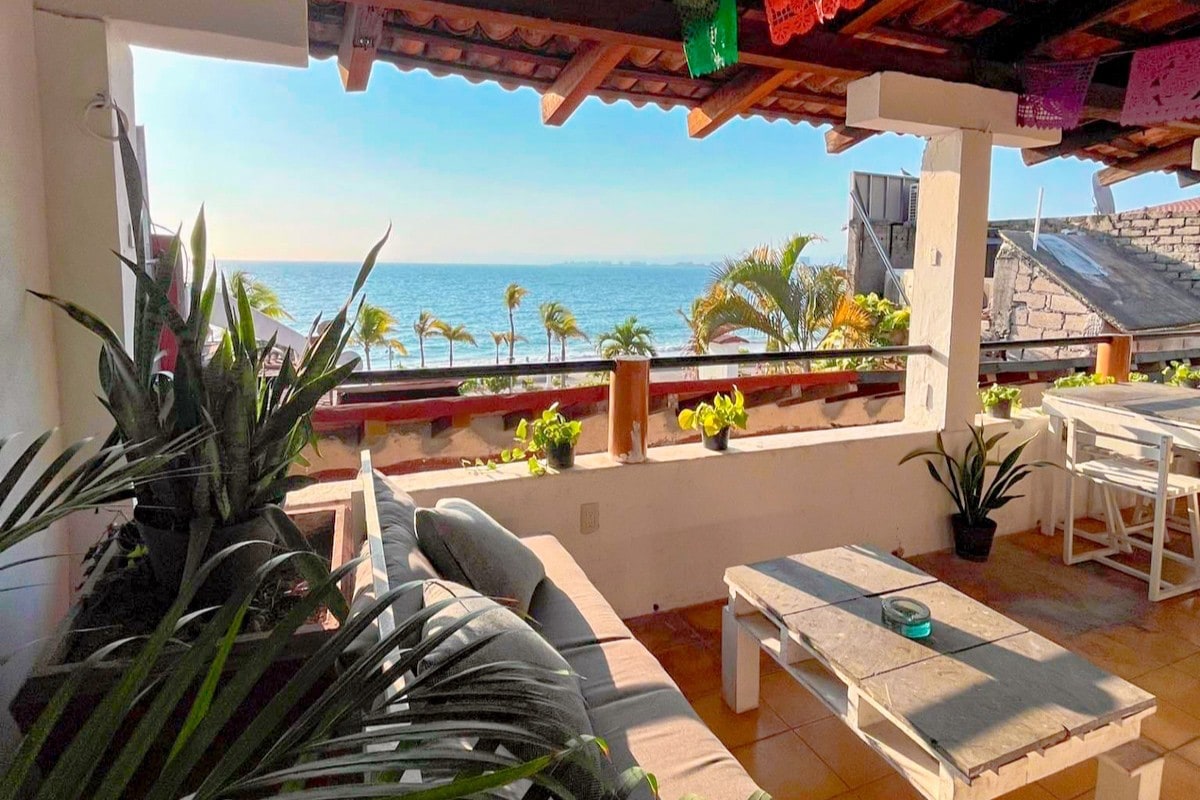 ¡Terraza con Increíble Vista al Mar en el Malecón!