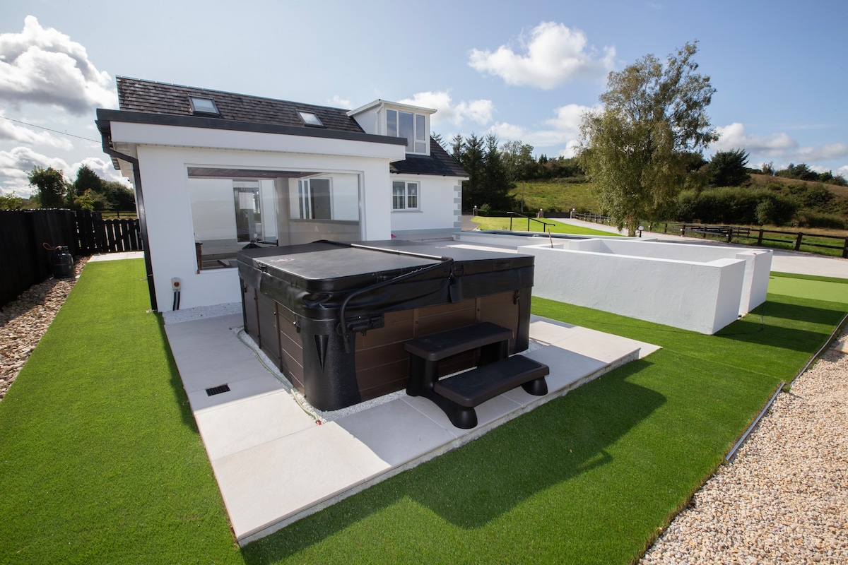 Carrick on Shan/ Boyle - Guest house with hot tub