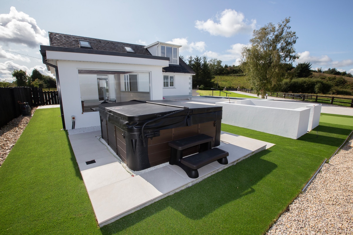 Carrick on Shan/ Boyle - Guest house with hot tub