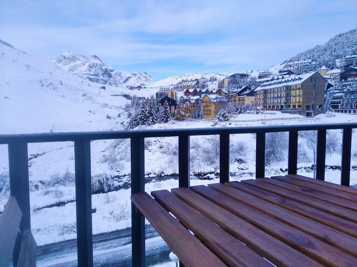 Apartamento 5 PAX con vistas a la montaña.