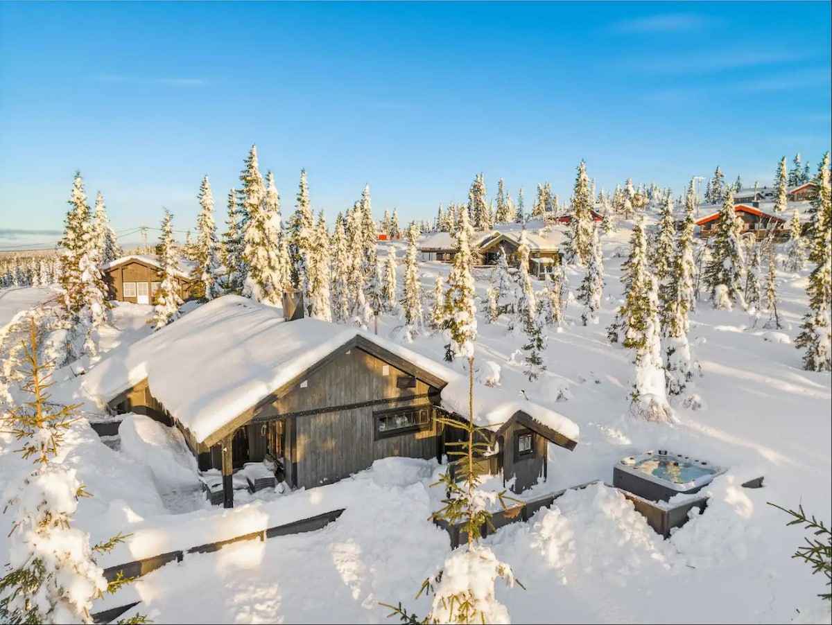 Great family cabin with jacuzzi