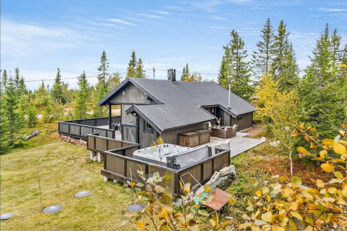 Great family cabin with jacuzzi