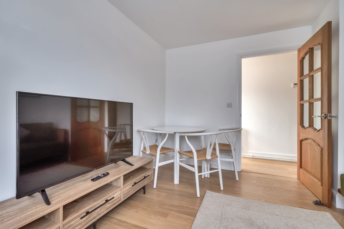 Stylish 2 Bed Apartment + Parking - Oxford