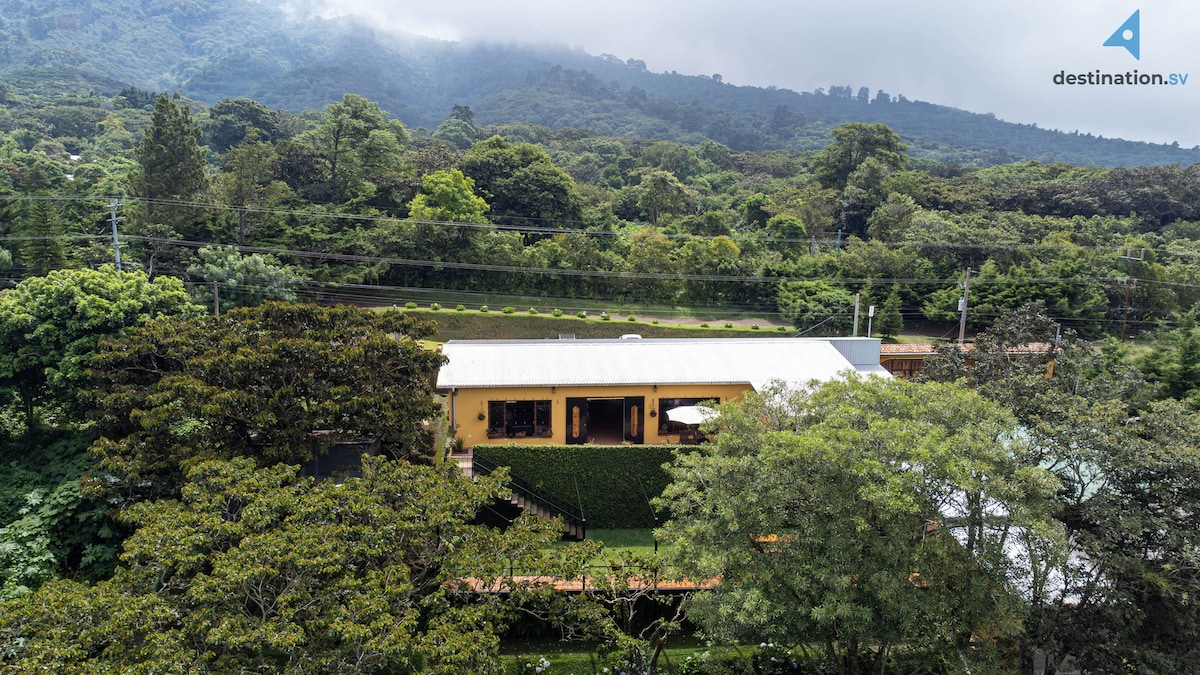 Spectacular House with terrace & Mountain View