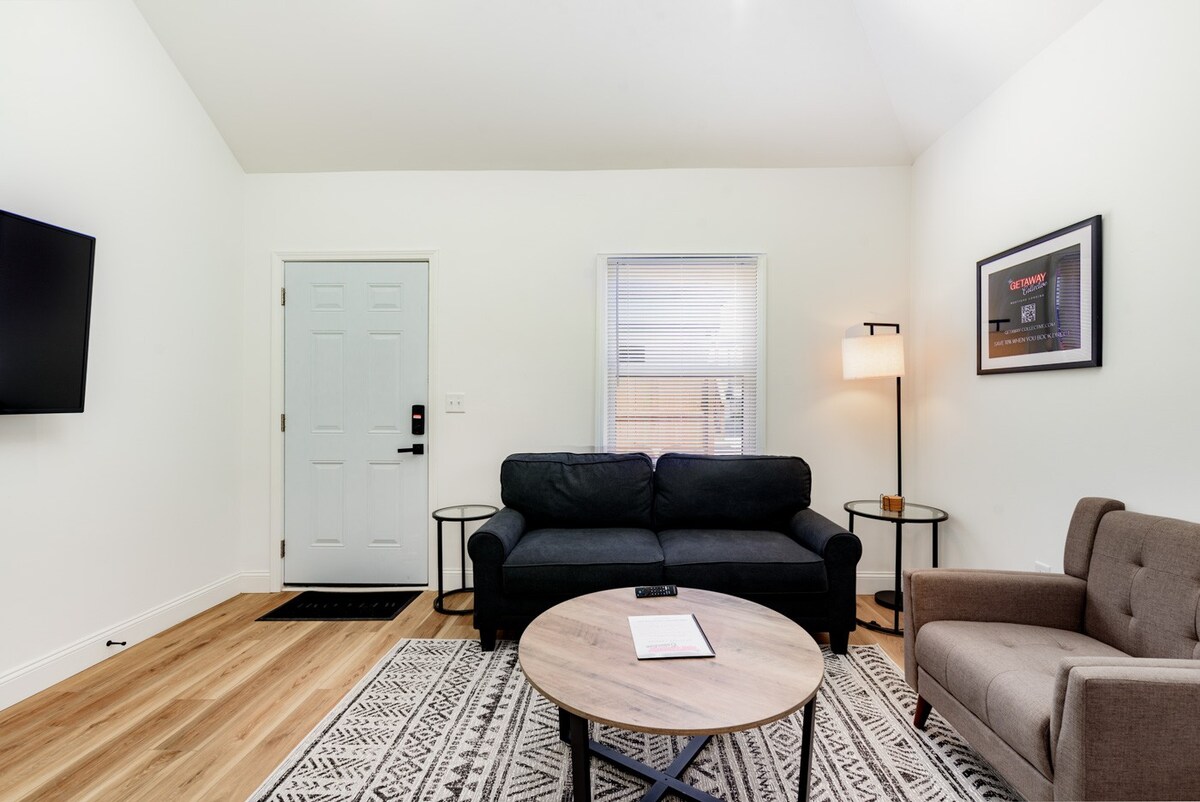 Cozy 1-Bed House in Heart of STL