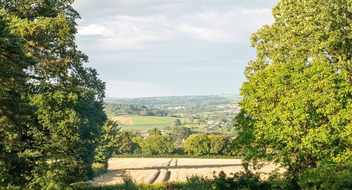 Country house cottage with stunning views