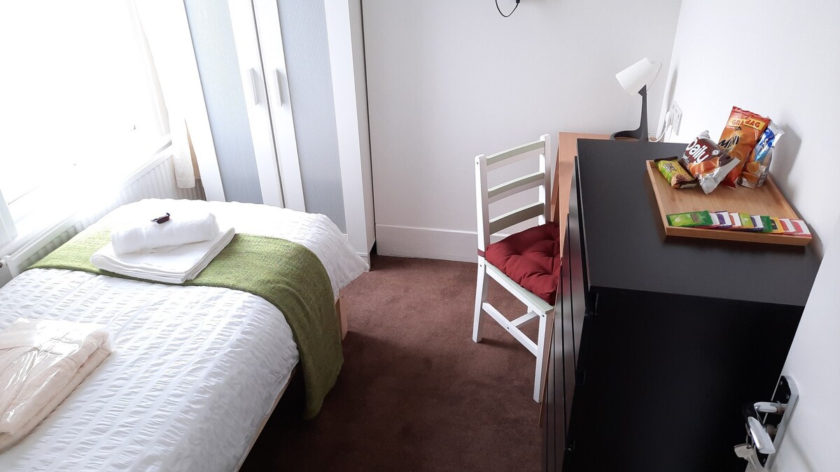 4 - Lovely room at London Fields