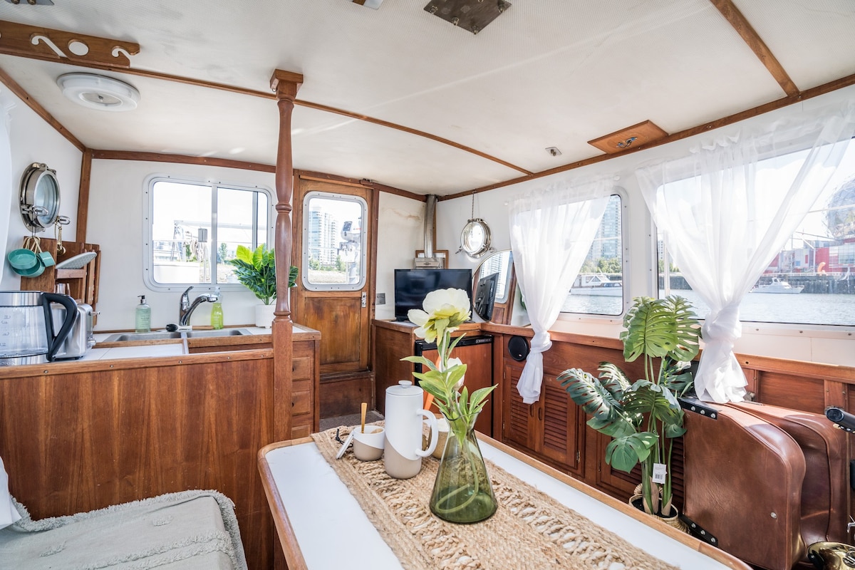 Romantic Boho Yacht w/Fire Pit