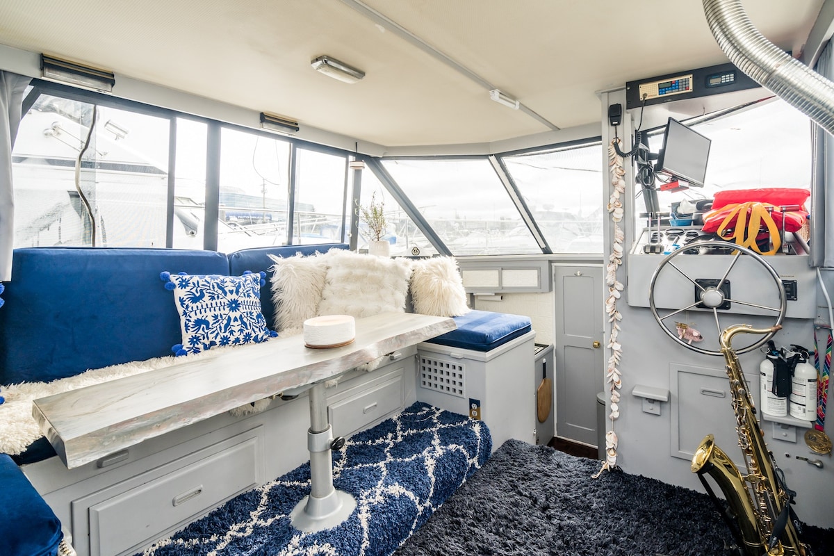 Luxury 2 Bed/Bath Yacht Downtown