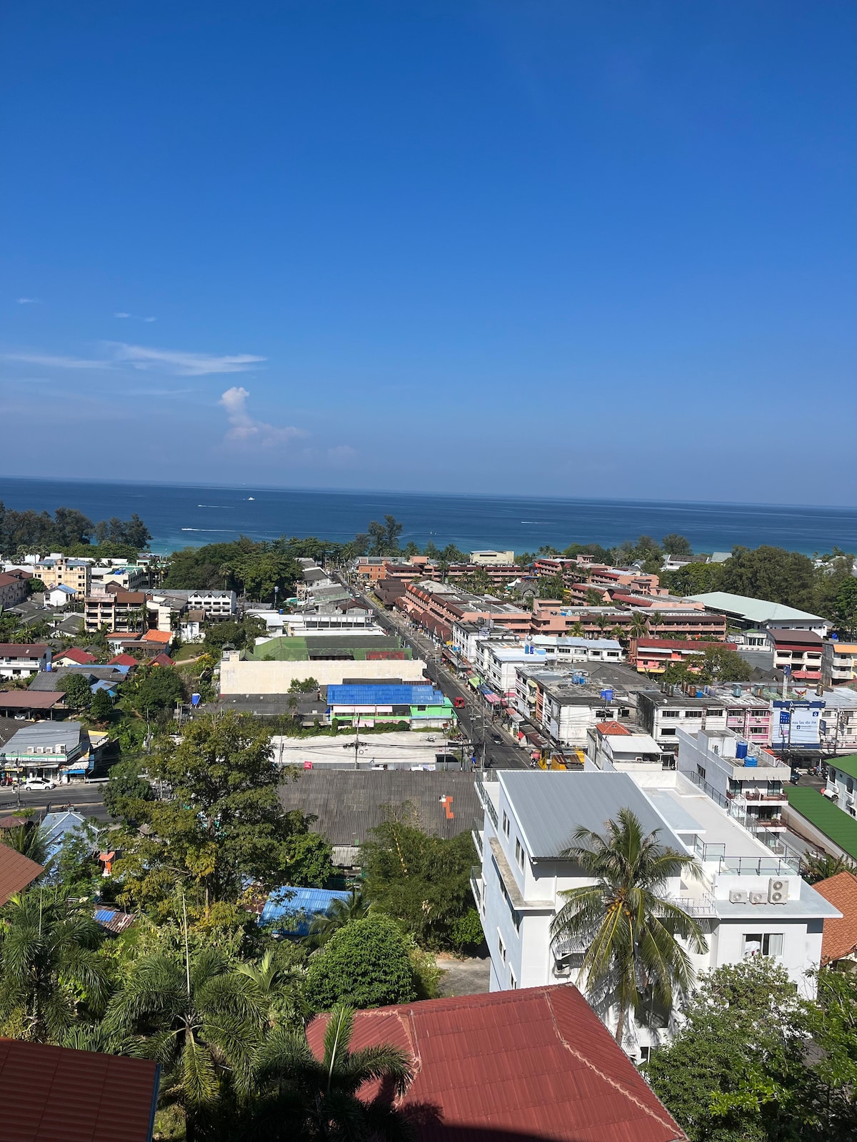 Phuket, udsigtslejlighed - 300 m til stranden.