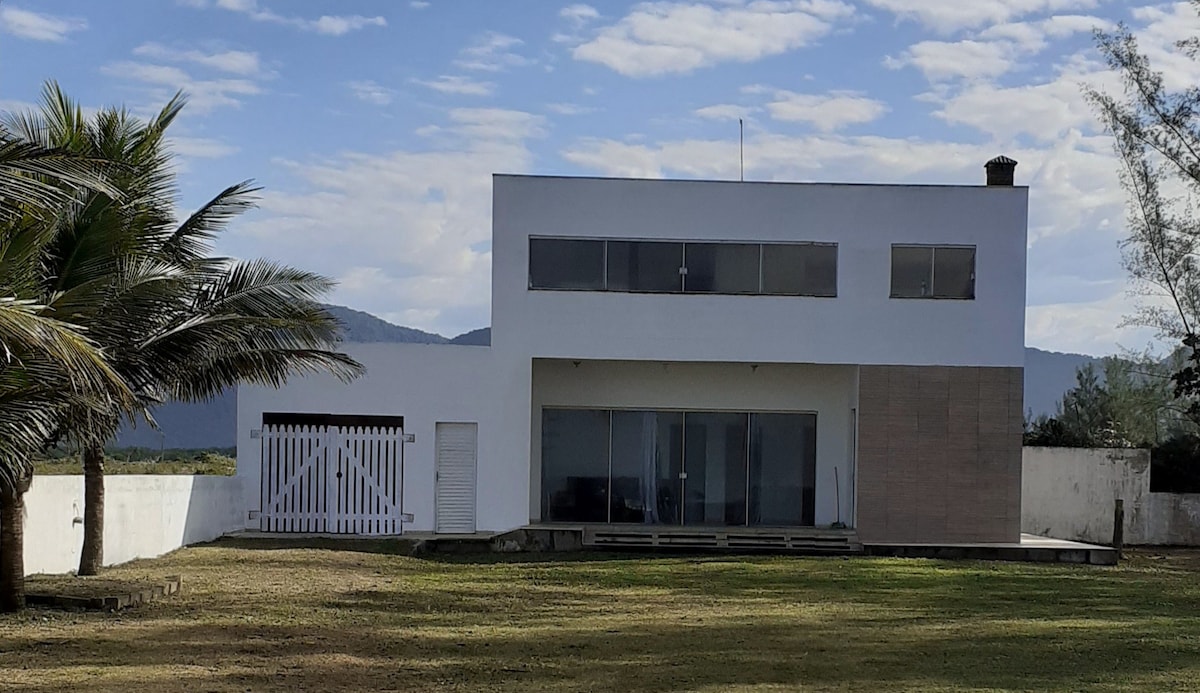 Casa em frente ao mar!