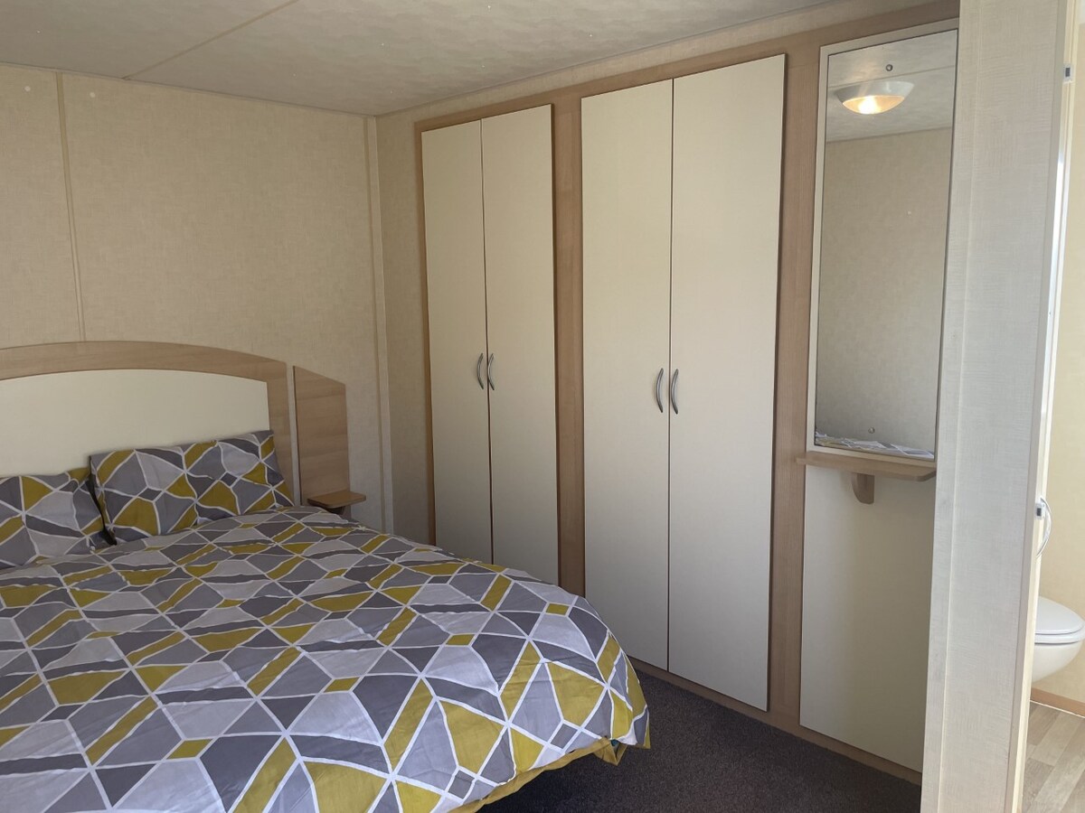 2 Bedroom Caravan (Ash 51)