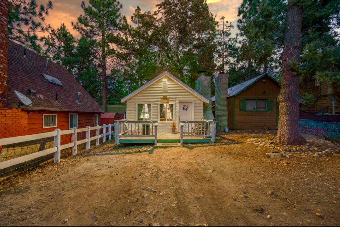 Pet-friendly Woodland Escape - Sugar Pine Hollow