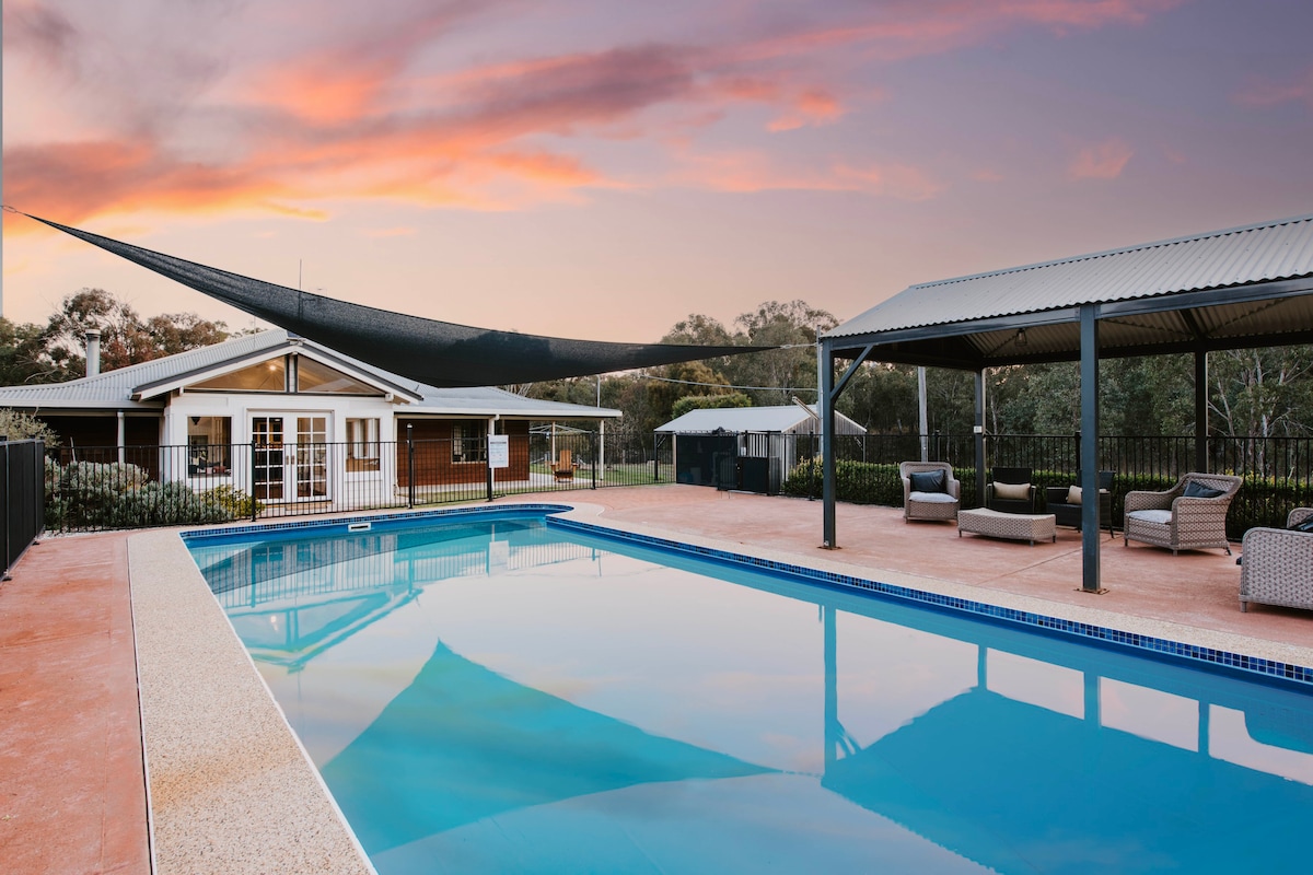 Wilpine: Poolside Country Luxury near Town