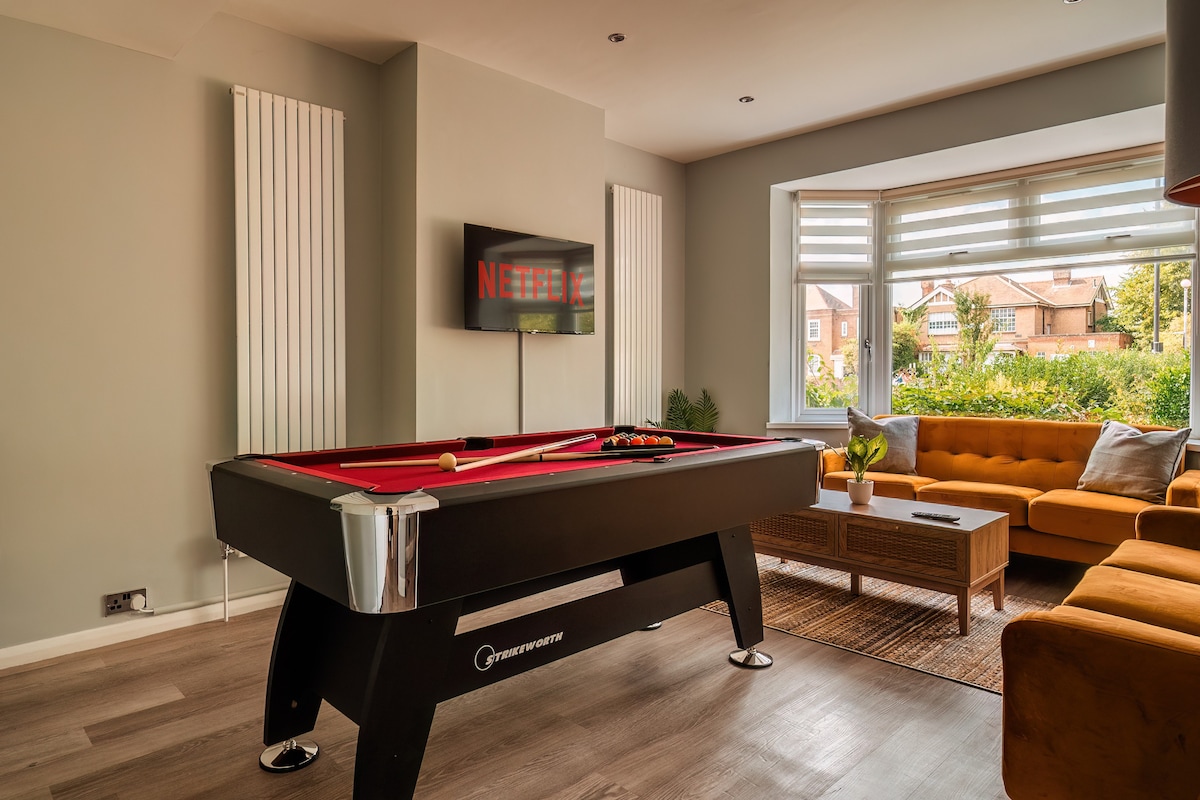 Luxury Business stay with Hot Tub and Pool Table