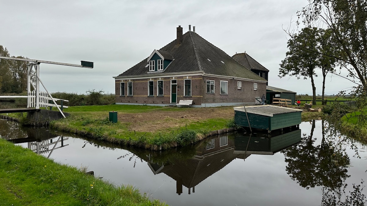 Beautiful farmhouse near Amsterdam center