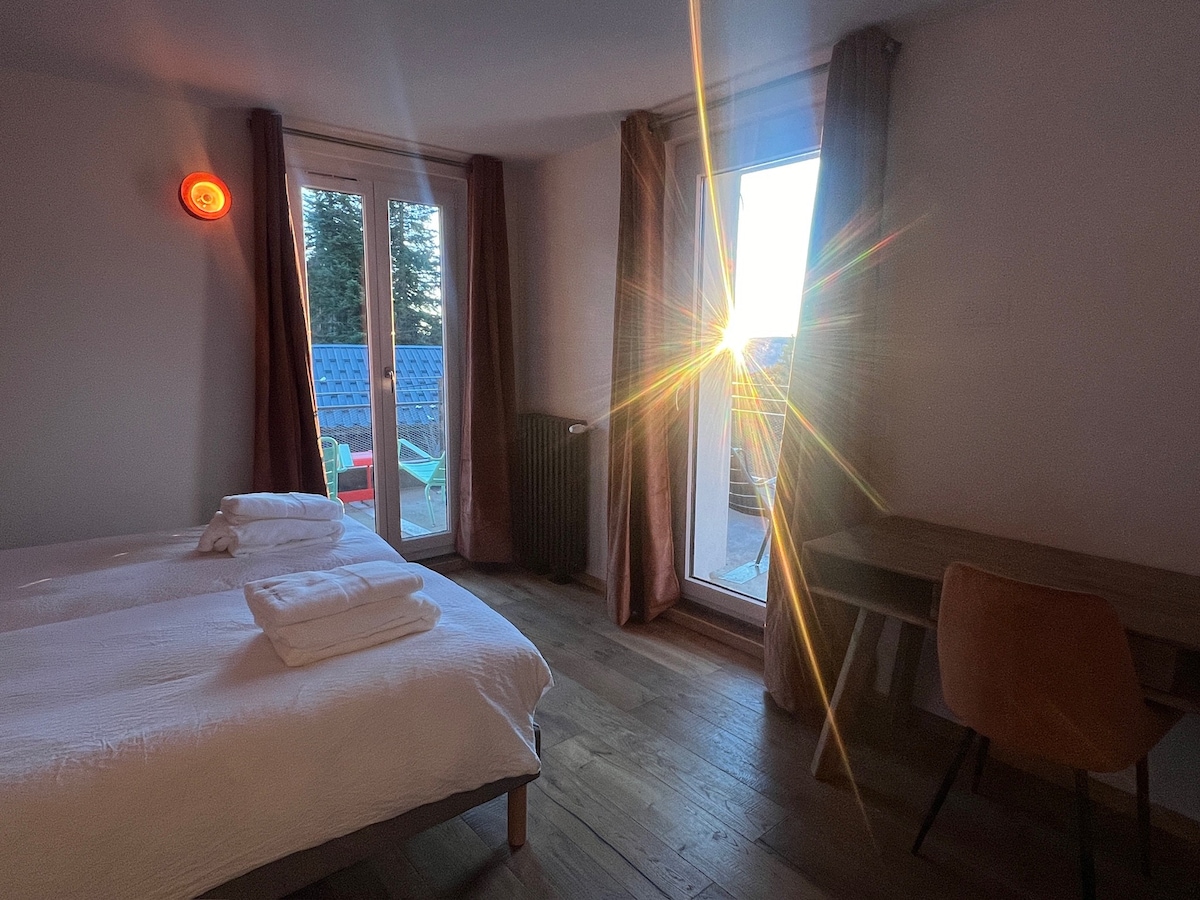 Chambre privilège avec balcon et vue montagne