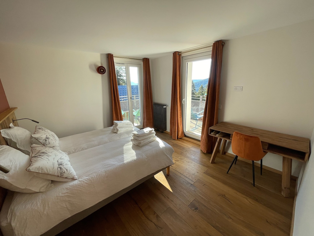 Chambre privilège avec balcon et vue montagne