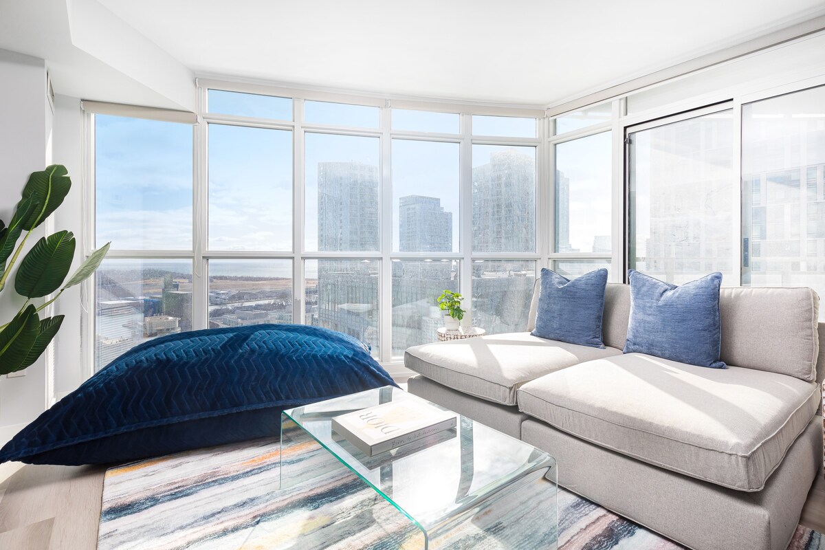 Designer Luxury Condo | Beautiful Views | Parking