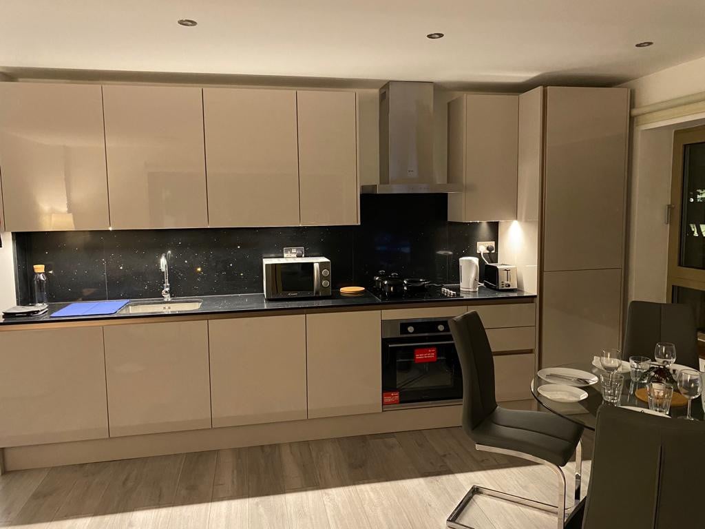 2 bed Boutique hotel apartment with free parking