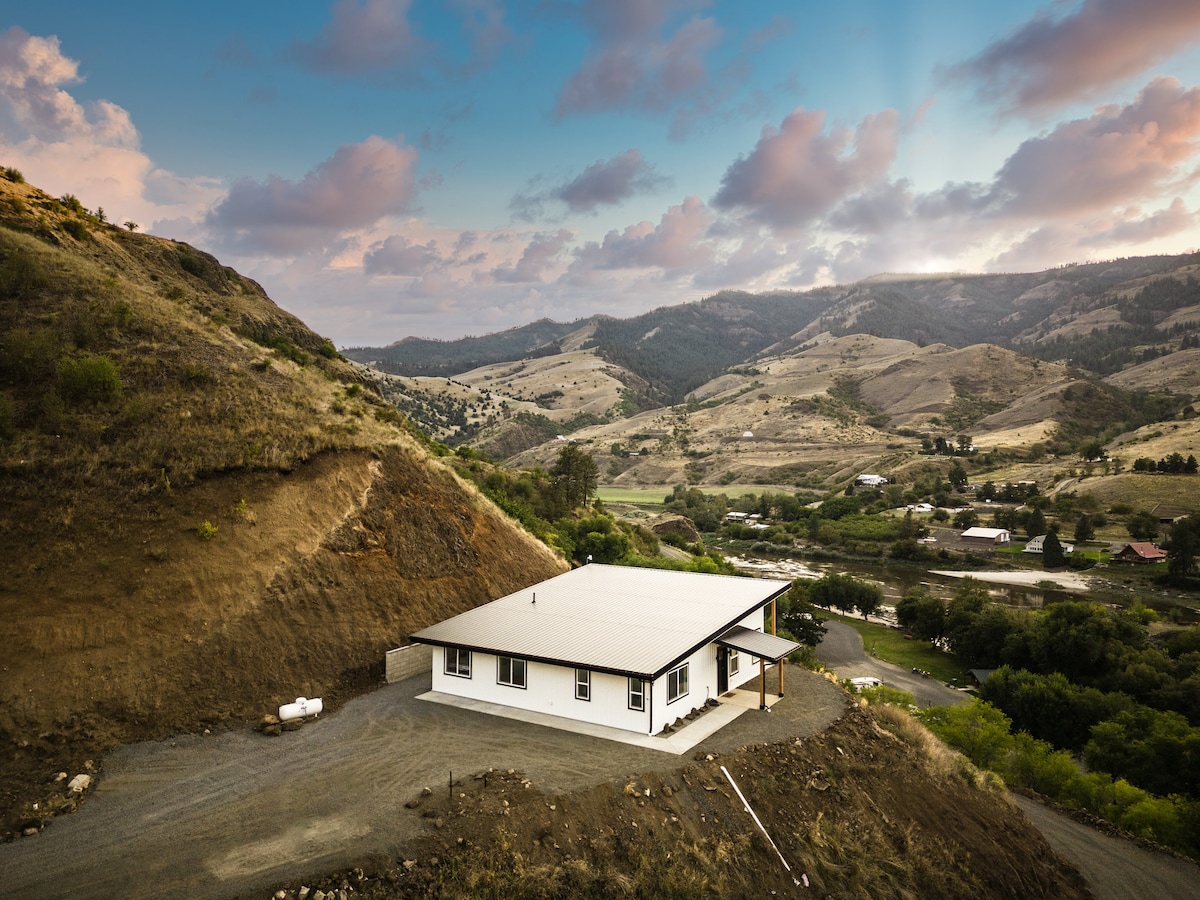 New, modern home with amazing Salmon River views