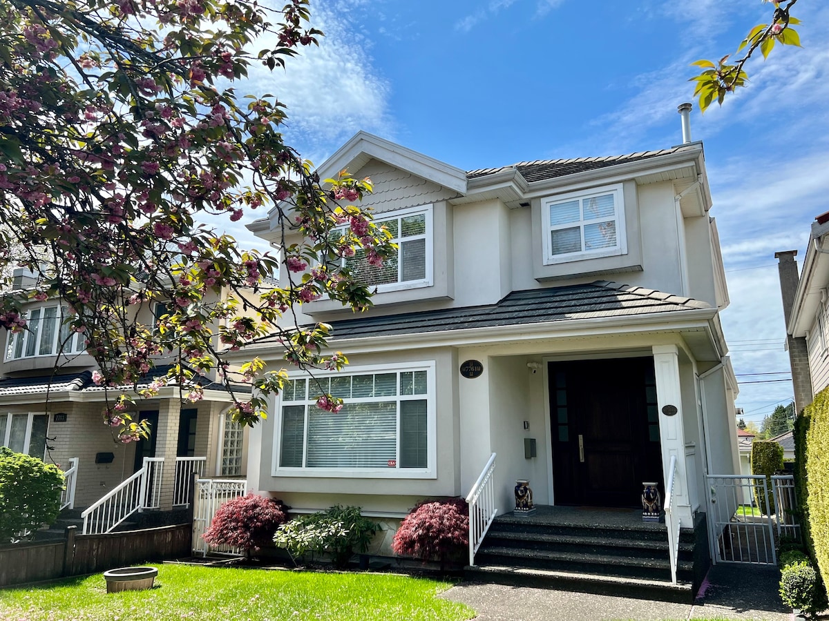 Adorable 4B House-Vancouver West Free Parking