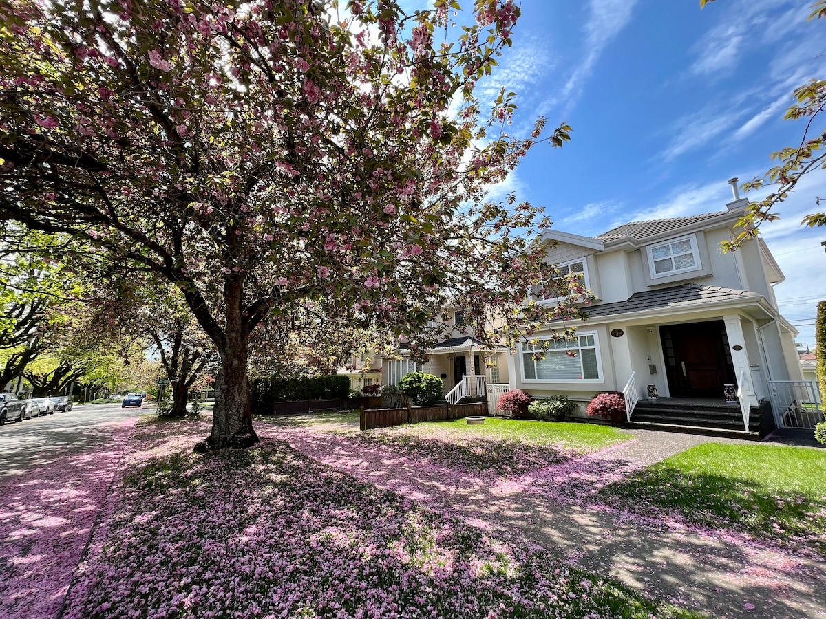 Adorable 4B House-Vancouver West Free Parking