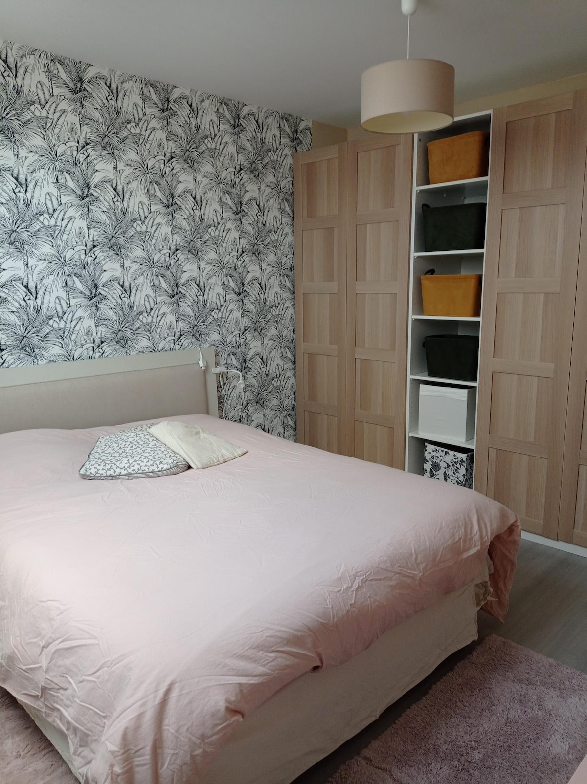 Chambre moderne, tout confort pour femme