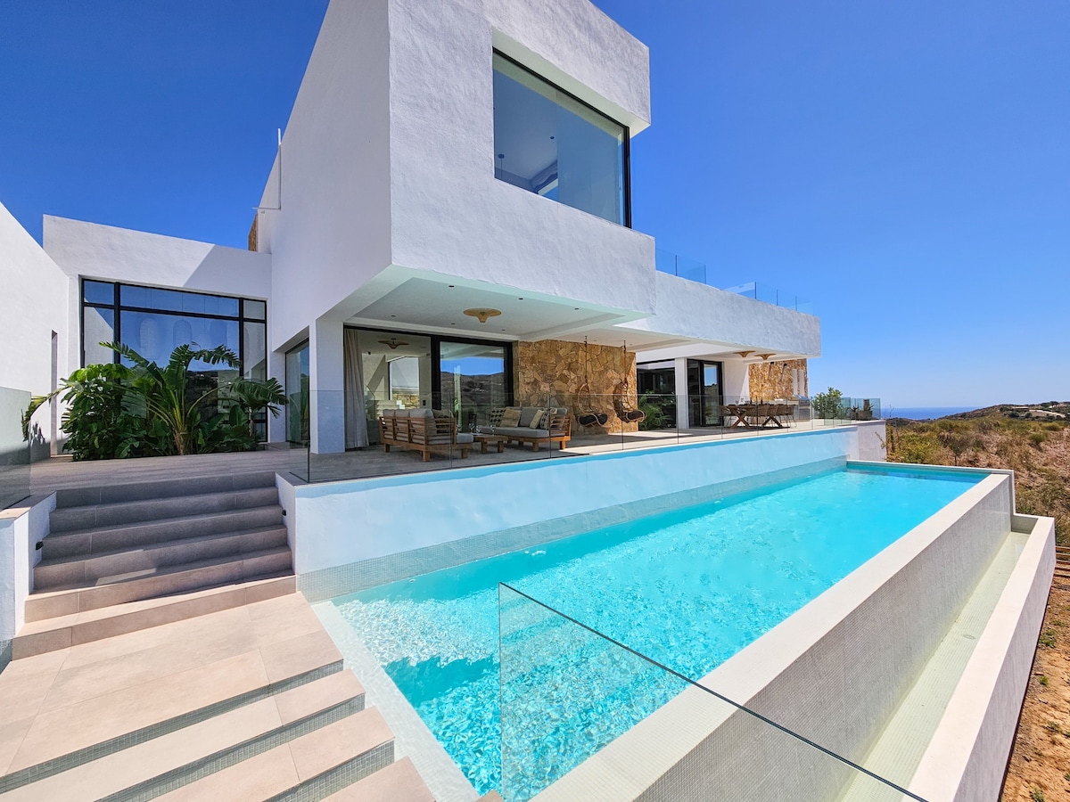 Stylish villa with private pool and outdoor gym