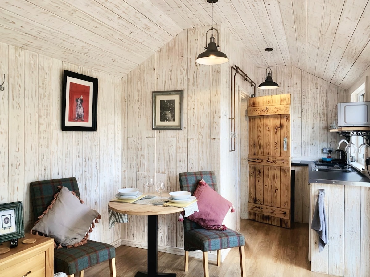 Cosy cabin in the Forest of Dean