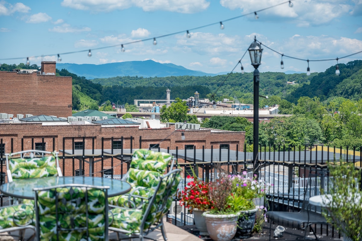 Downtown LYH Rooftop Deck | Ideal for Small Events