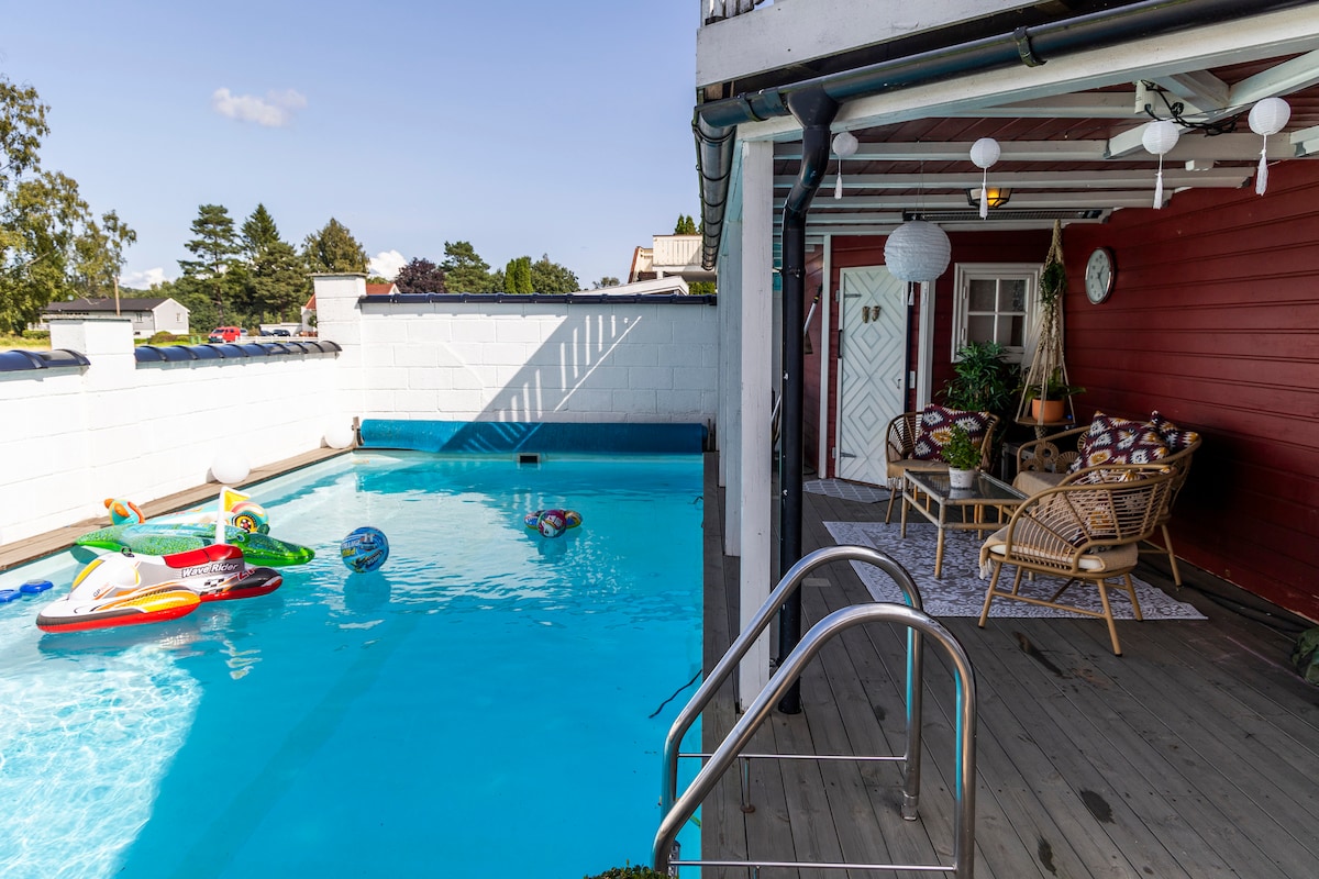 House with heated swimming pool